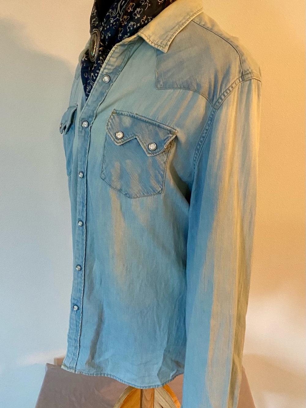 Levi’s Faded Light Wash Western Denim Shirt XXL – Worn-In Patina - Picture 5 of 7